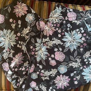 Beautiful and flowy cropped Loft pants